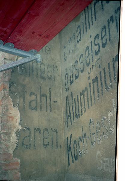 Dresden-Loschwitz, Körnerweg, 13.1.1996 (1).jpg - echte Solinger Stahl-Waren / emaillirte, gusseiserne und Aluminium-Koch-Geschirre.